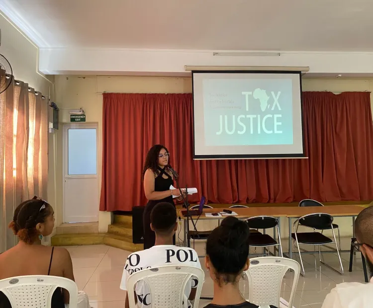 Facilitator introducing her session